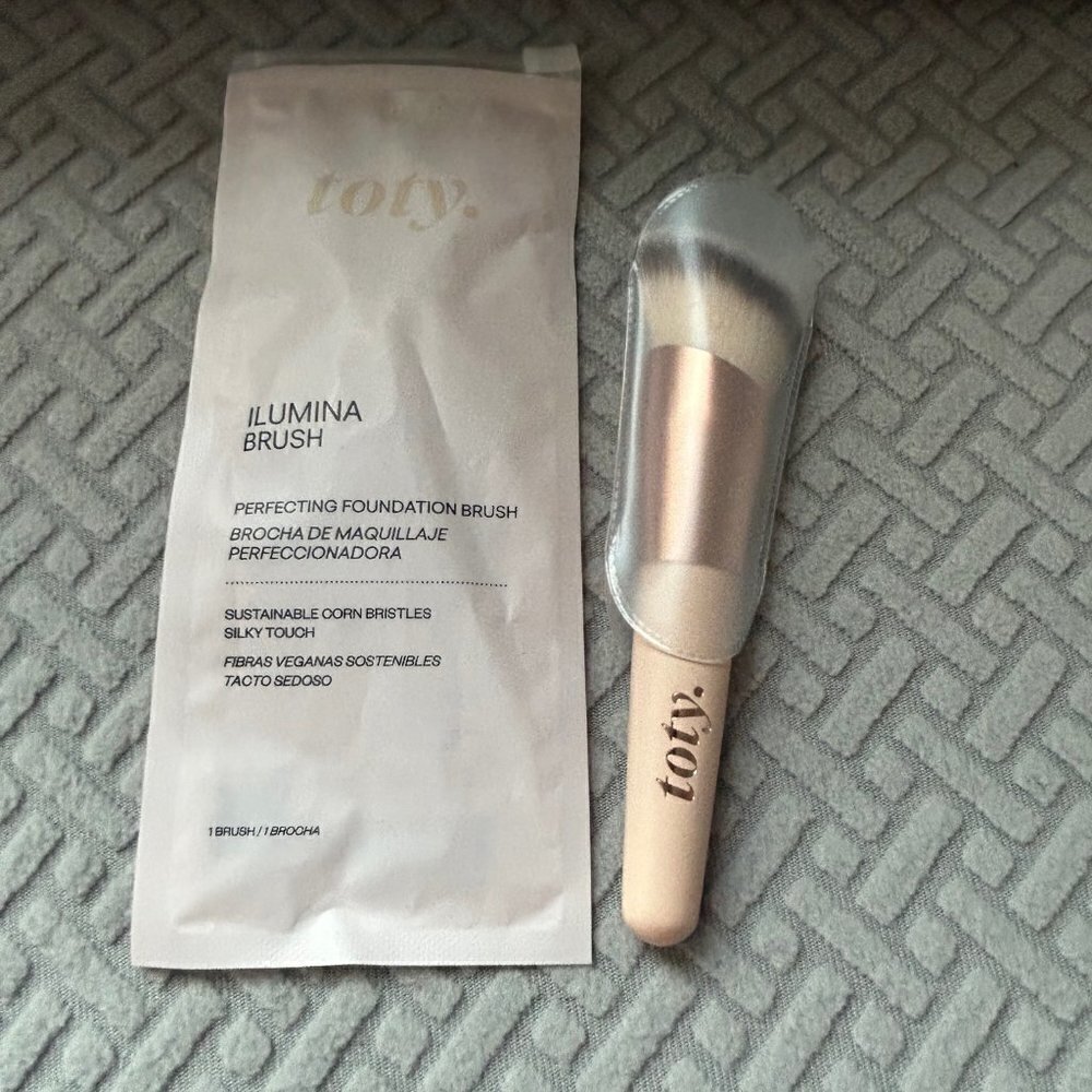 SOFIA VERGARA toty Ilumina CC Creamy Compact Brush NIP - Picture 2 of 3
